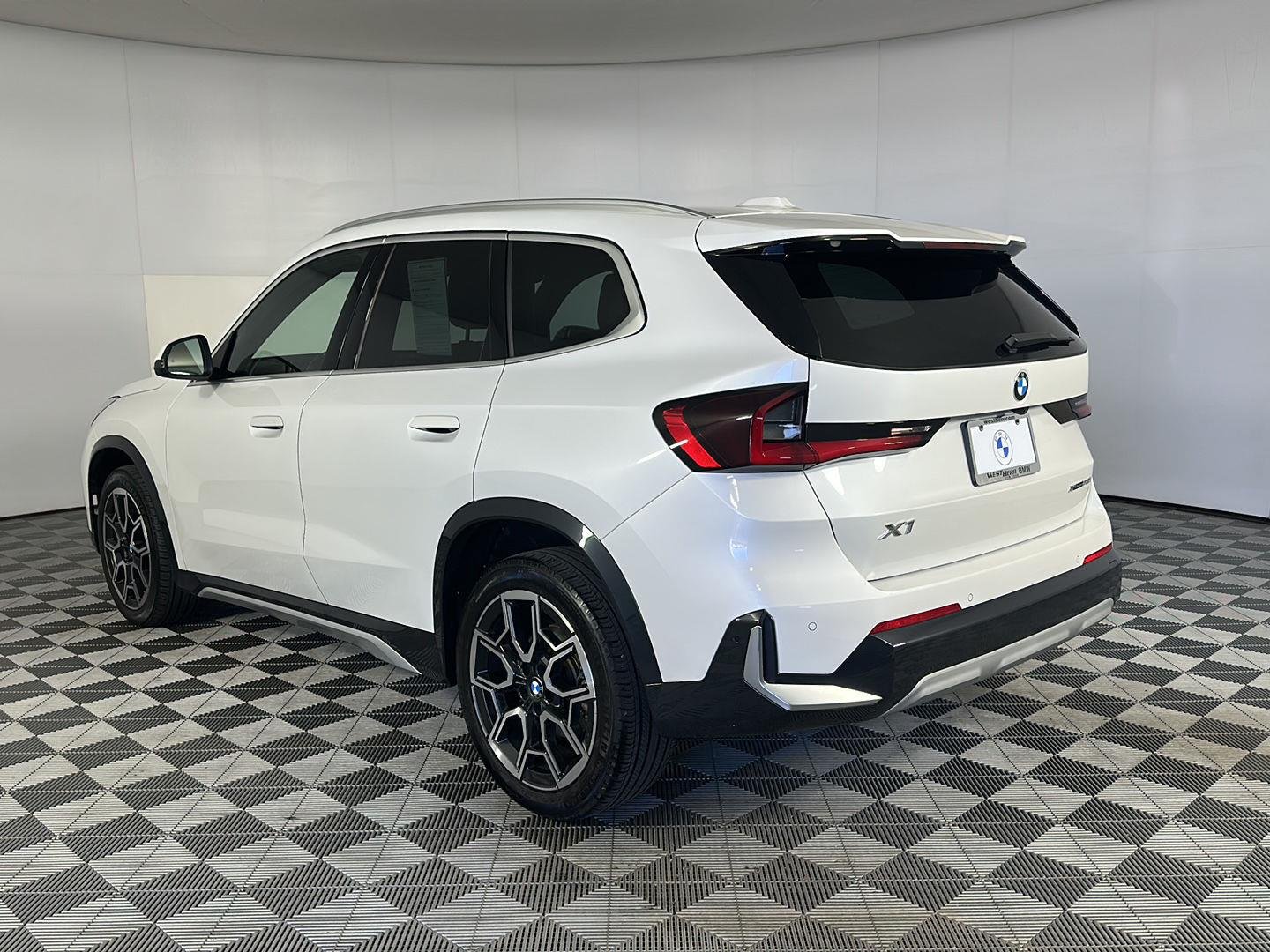 Used 2025 Mineral White Metallic BMW xDrive28i image 20
