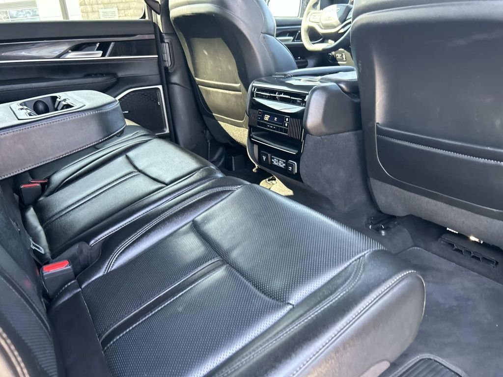 Used 2024 Silver Jeep Base image 22