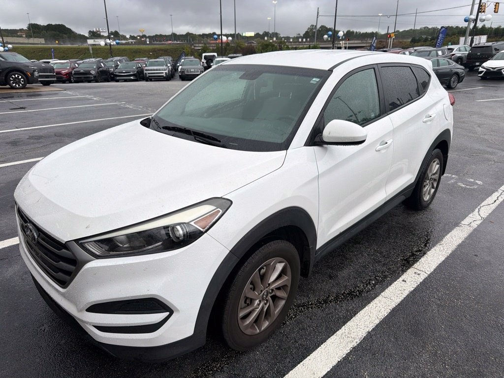 Used 2018 White Hyundai SE image 2