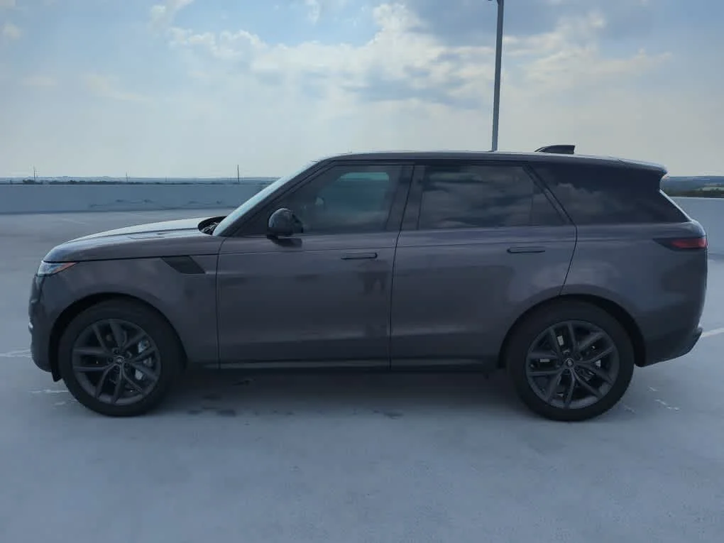 Used 2025 Charente Grey Premium Metallic Land Rover SE image 9