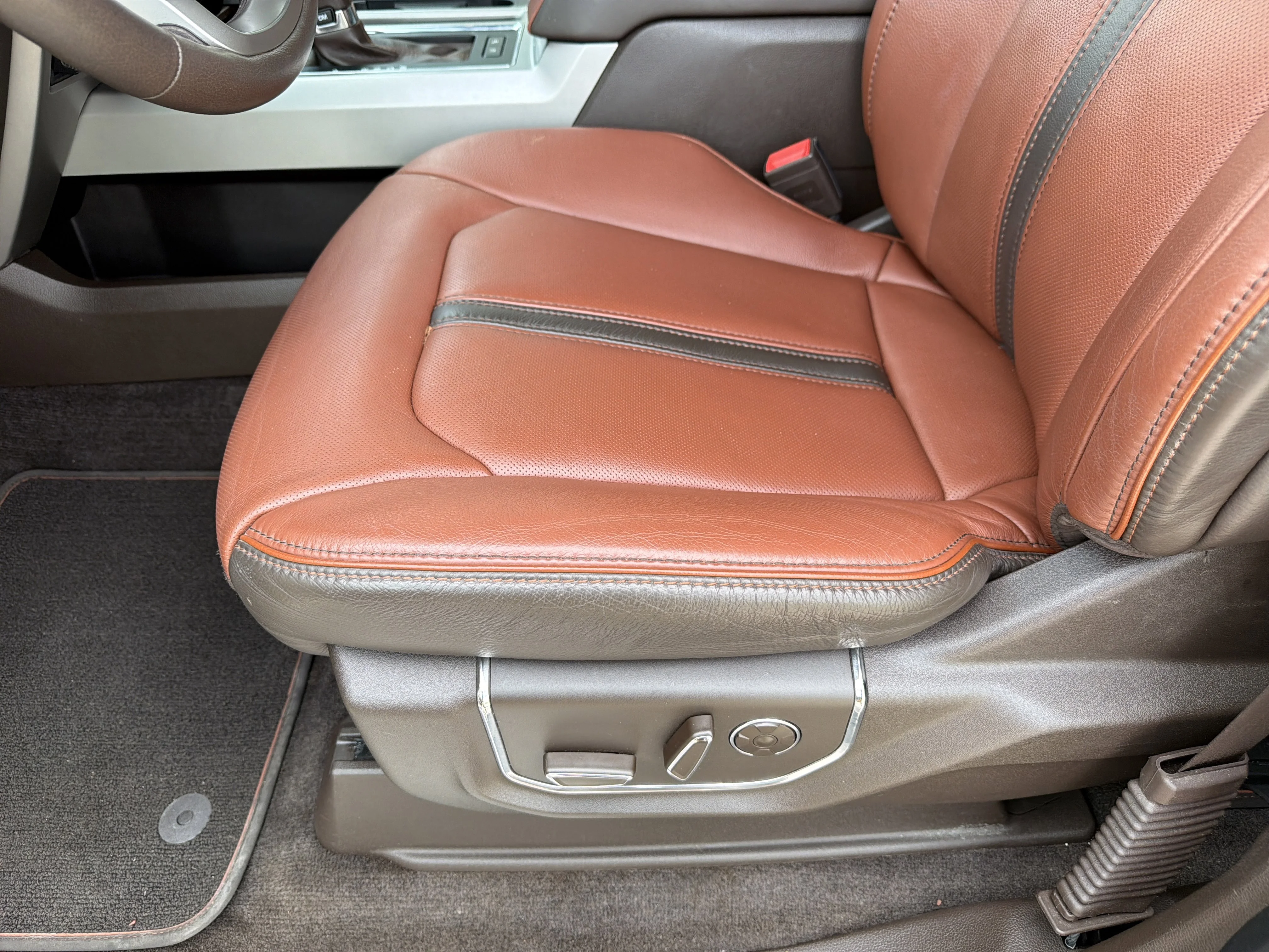 Used 2018 White Gold Ford King Ranch image 21