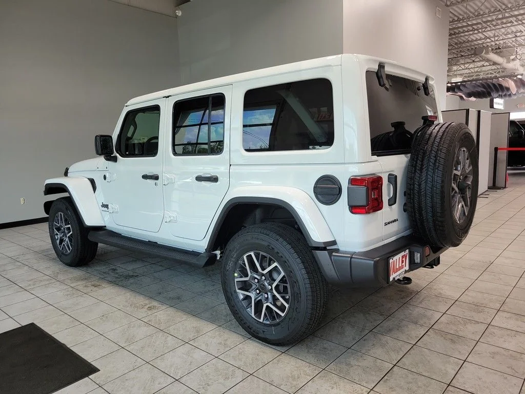 New 2025 Bright White Clear-Coat Exterior Paint Jeep Sahara image 5