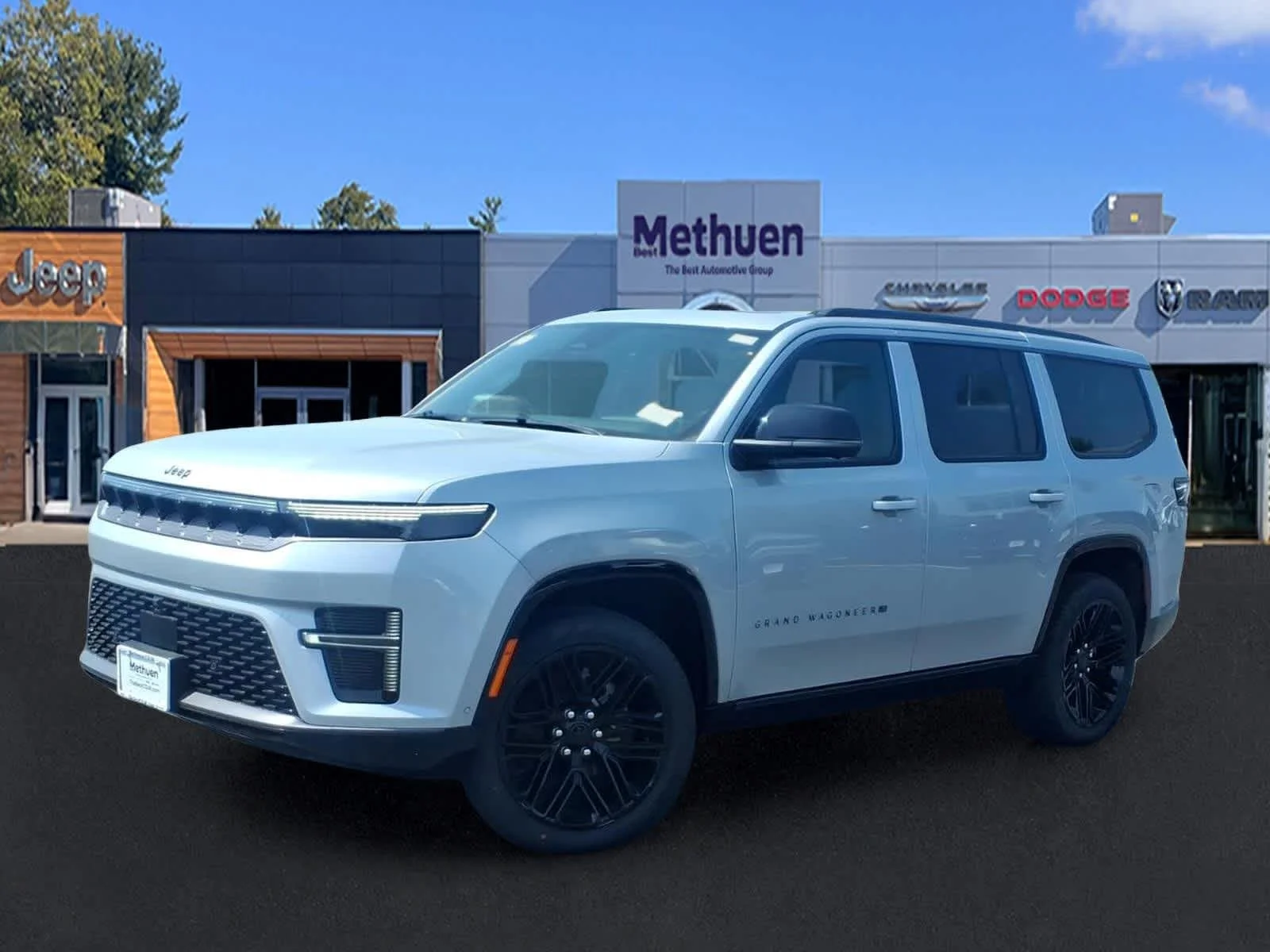 New 2026 Silver-Zynith Exterior Paint Jeep Limited Reserve image 3