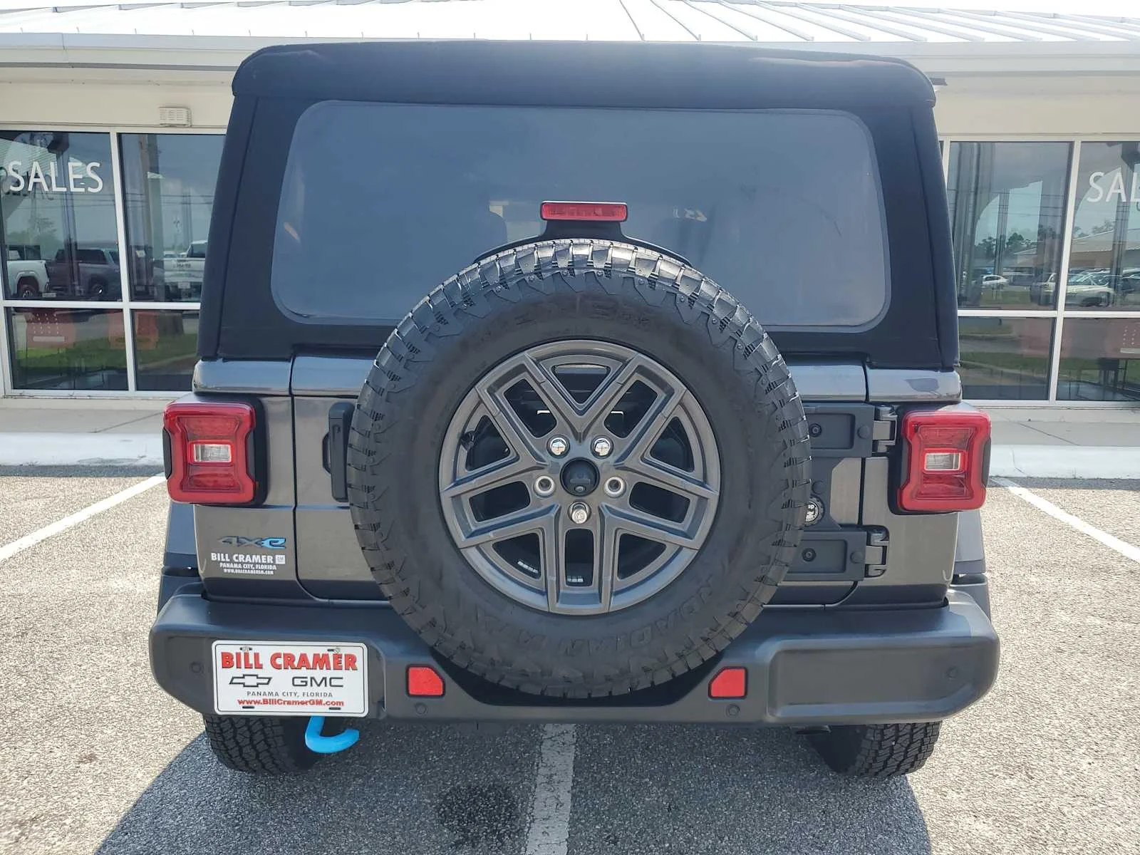 Used 2023 Gray Jeep Rubicon image 5
