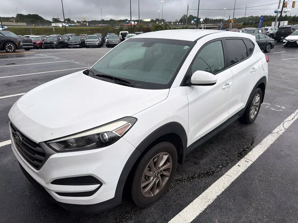 Used 2018 White Hyundai SE image 2
