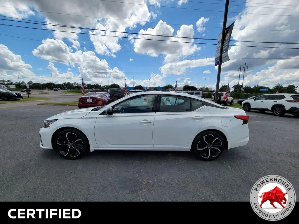 Used 2023 White Nissan 2.5 SR image 3