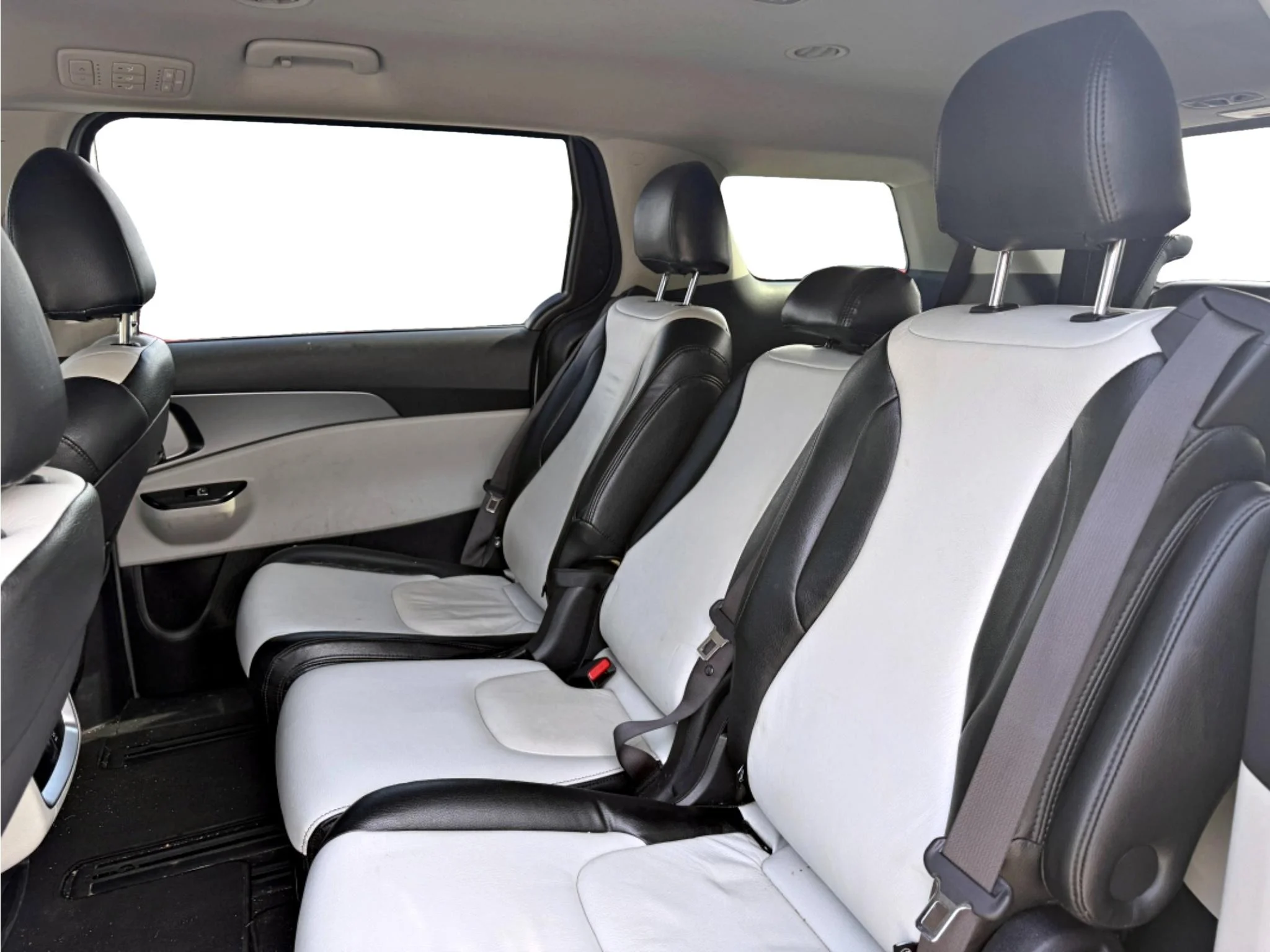 Used 2023 Silky Silver Kia LX image 14
