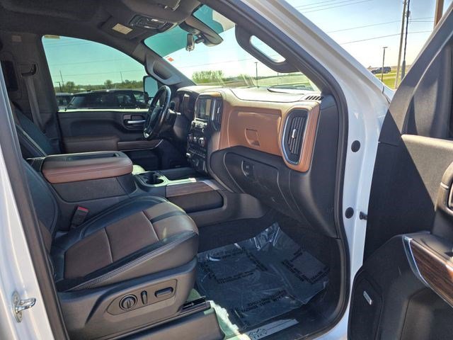Used 2021 Iridescent Pearl Tricoat Chevrolet High Country image 17