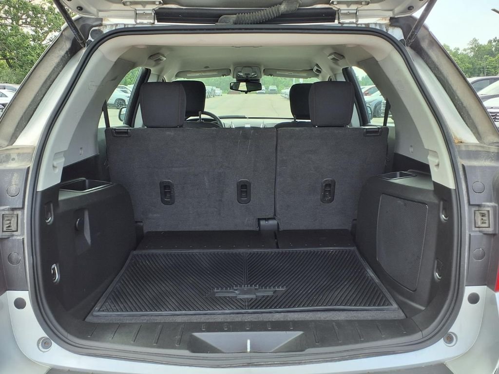 Used 2013 Silver Chevrolet LS image 8