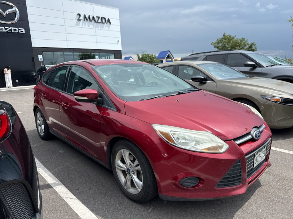 Used 2014 Maroon Ford SE image 2