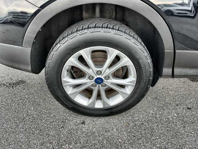 Used 2018 Black Ford SEL image 19