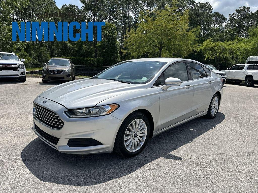 2016 Ford Fusion SE's photo