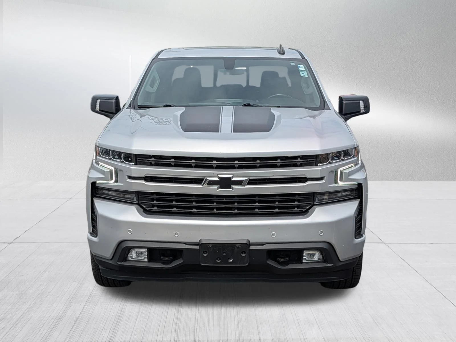 Used 2022 Silver Ice Metallic Chevrolet RST image 2
