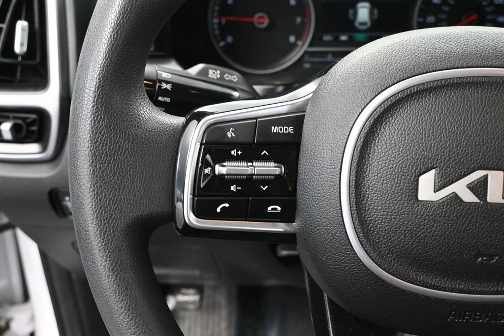 2023 Kia Sorento LX - Photo 25