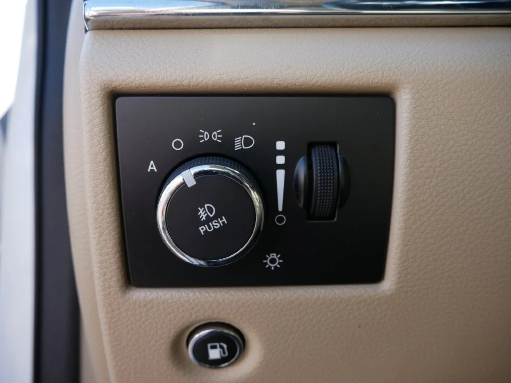 Used 2015 White Jeep Limited image 17