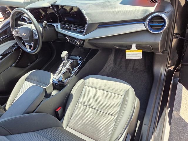 2025 Chevrolet Trax LT - Photo 16