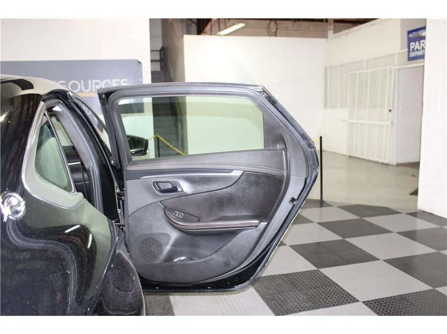 Used 2019 Mosaic Black Metallic Chevrolet LT image 22