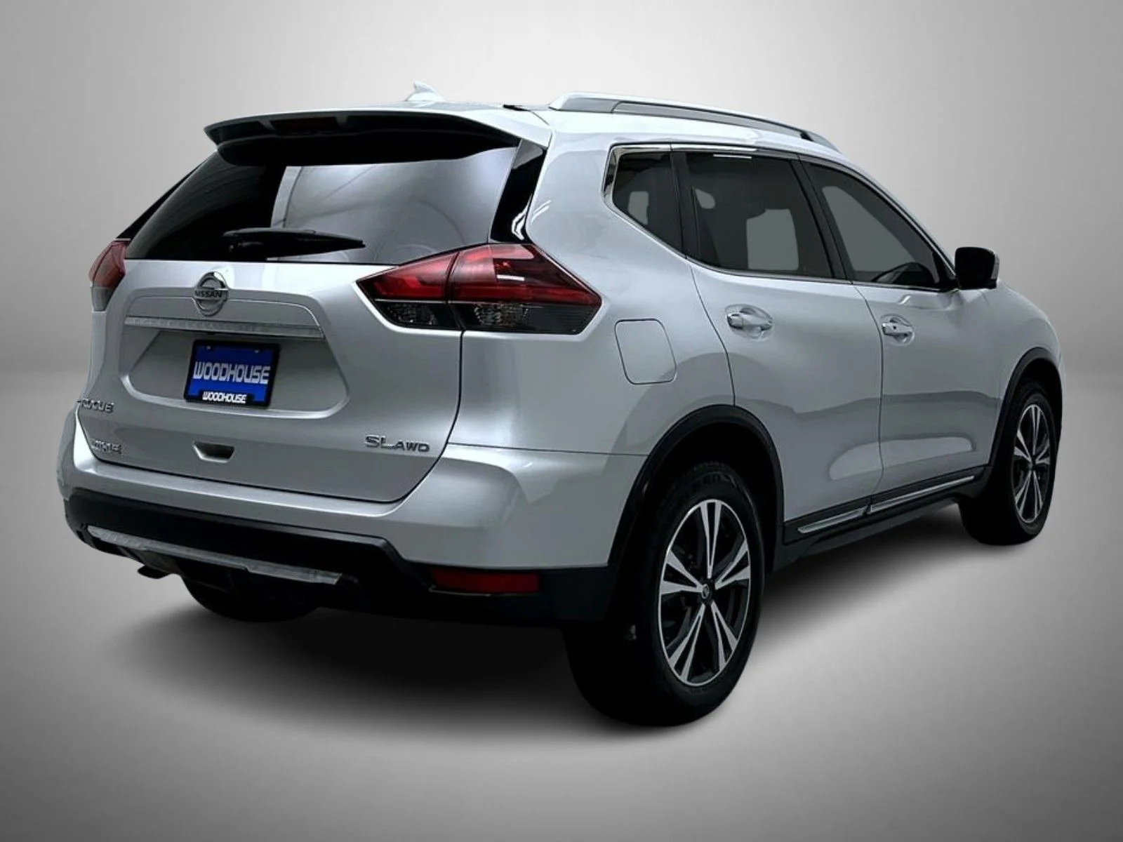 Used 2018 Silver Nissan SL image 5