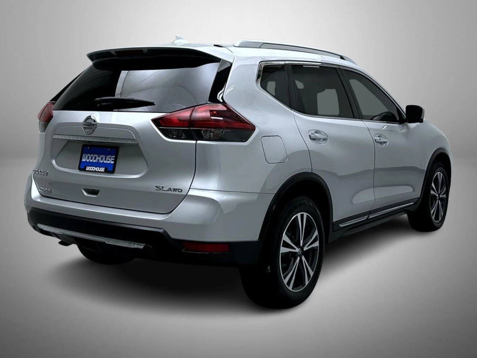 Used 2018 Silver Nissan SL image 5