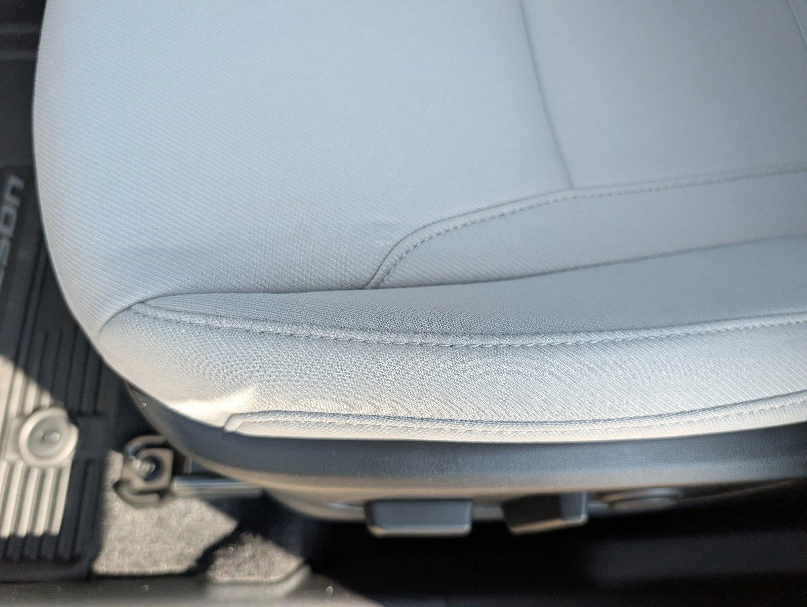 Used 2025 Shimmering Silver Hyundai SEL image 15