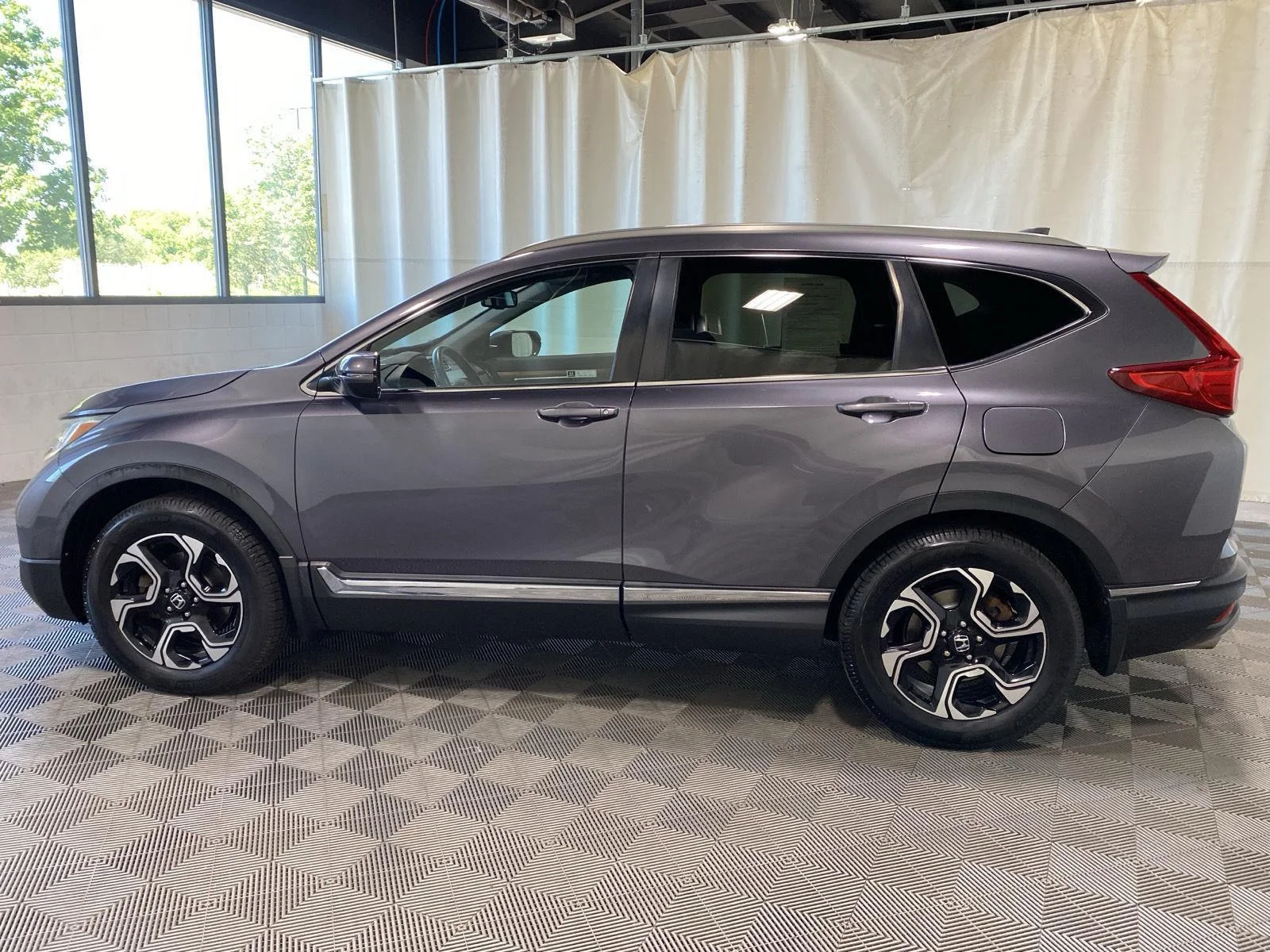 Used 2019 Modern Steel Metallic Honda Touring image 5