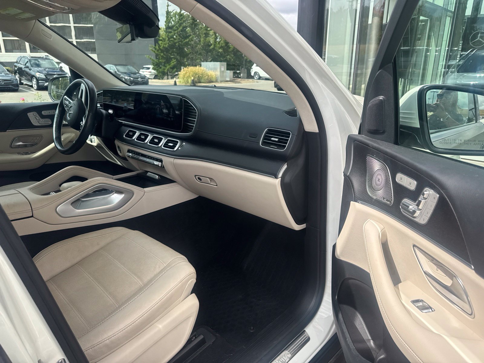 Certified Used 2023 MANUFAKTUR Diamond White Metallic Mercedes-Benz GLS 450 image 16
