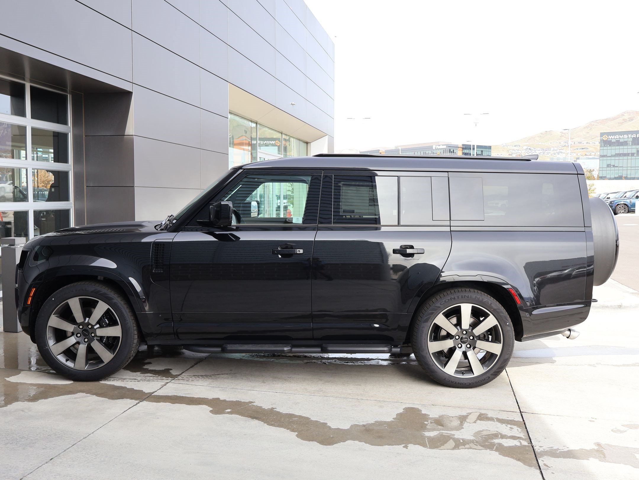 New 2026 Santorini Black LAND ROVER P500 V8 image 9