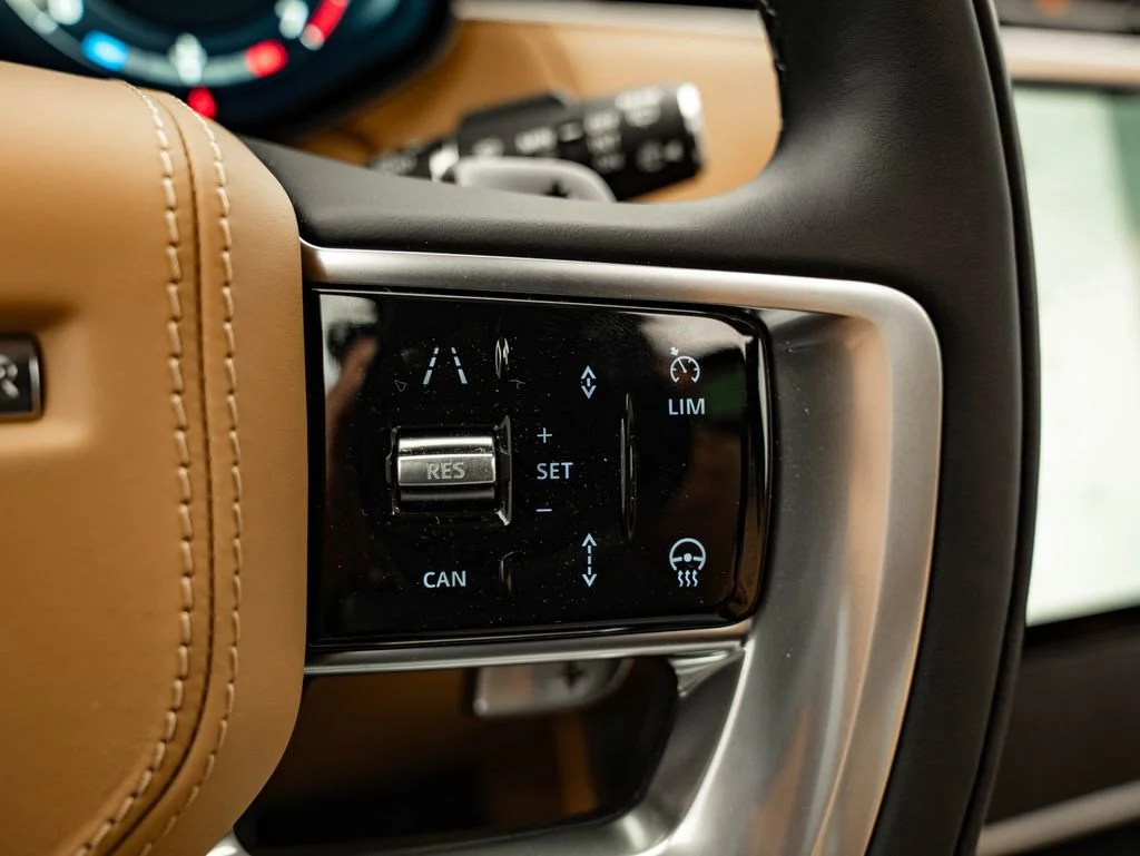 New 2026 Belgravia Green Land Rover SE image 28