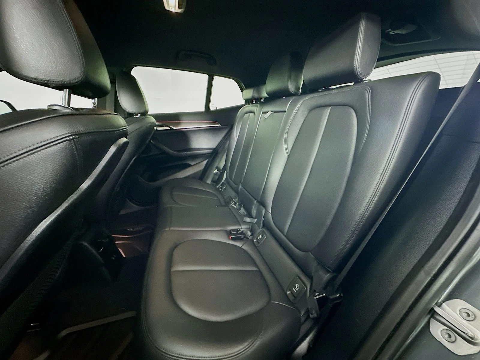 Used 2022 Mineral Grey Metallic BMW M35i image 24