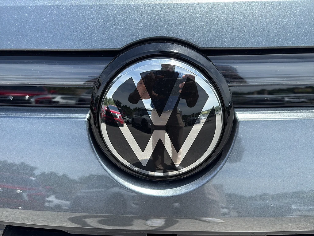 New 2026 Platinum Gray Metallic Volkswagen SE FWD image 11