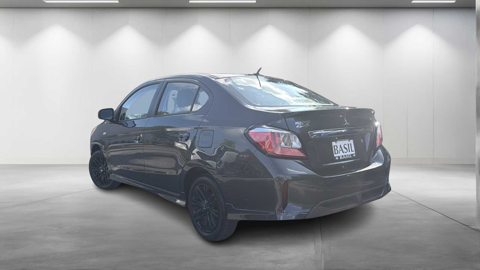 Used 2024 Graphite Gray Metallic w/Black Roof Mitsubishi Black Edition image 5