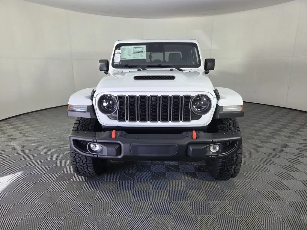 New 2026 Bright White Clear-Coat Exterior Paint Jeep Mojave X image 3