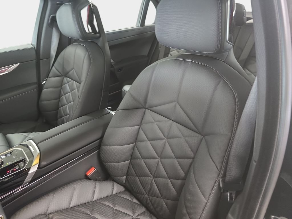 New 2026 Black Sapphire Metallic BMW 740i image 9