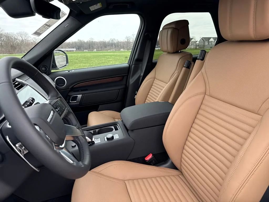 Used 2025 White Land Rover Dynamic SE image 13