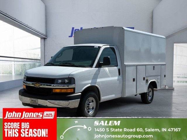 2026 Chevrolet Express Cutaway Base