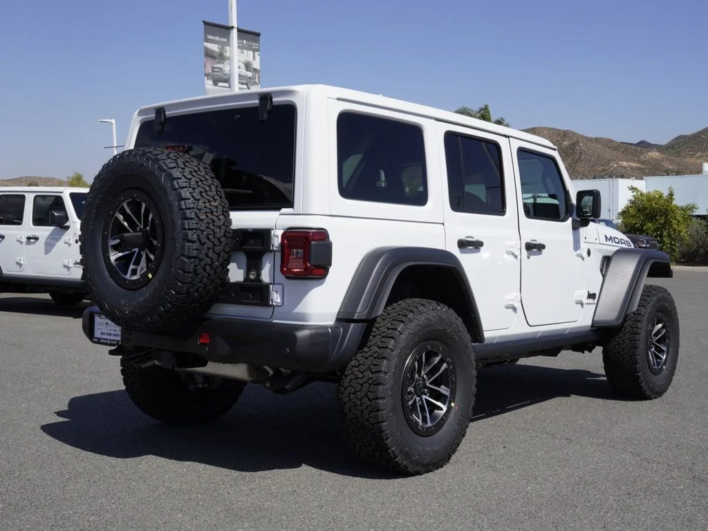 New 2026 Bright White Clear-Coat Exterior Paint Jeep Moab 392 image 3