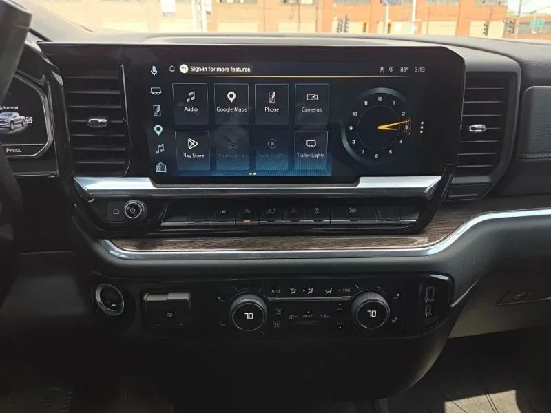 Used 2025 White Chevrolet LT image 13