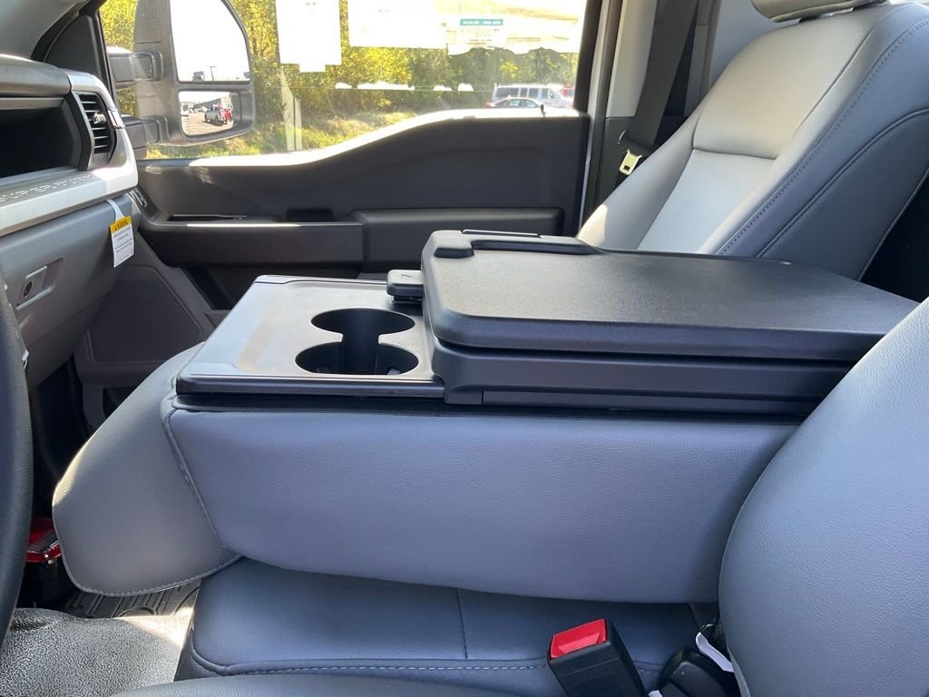 2024 Ford F-350 Super Duty Chassis Cab XL - Photo 38