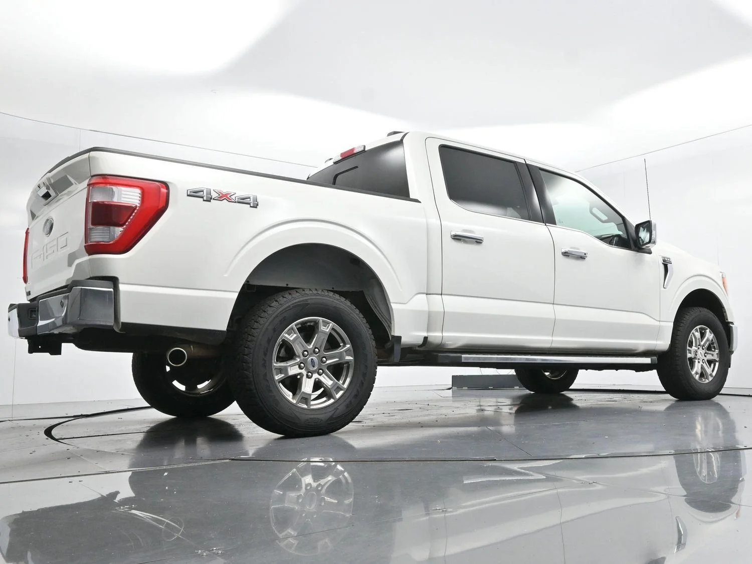 Used 2023  Ford LARIAT image 53