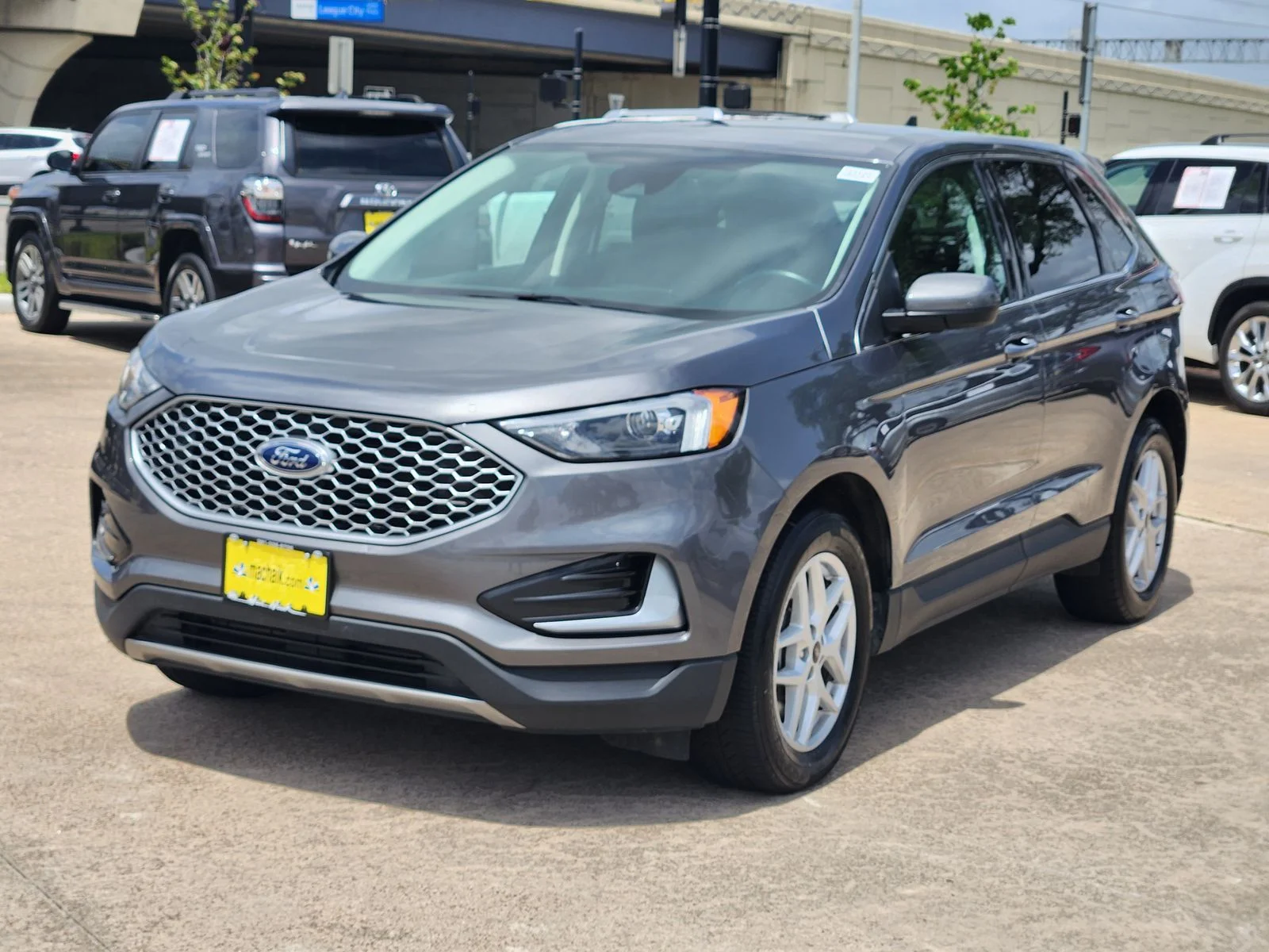 Used 2024 Gray Ford SEL image 3