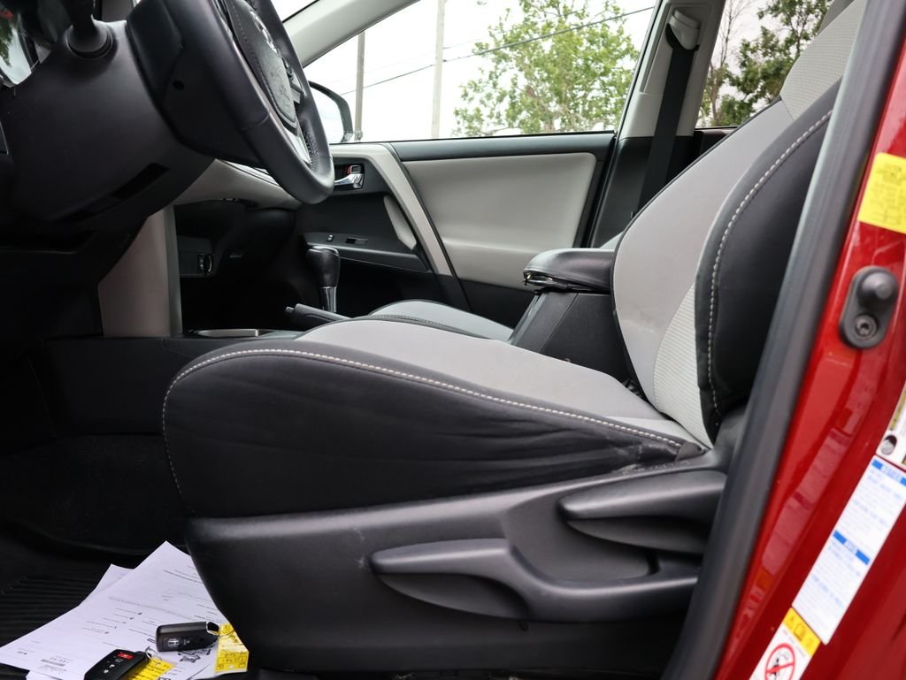 Used 2018 Red Toyota XLE image 27