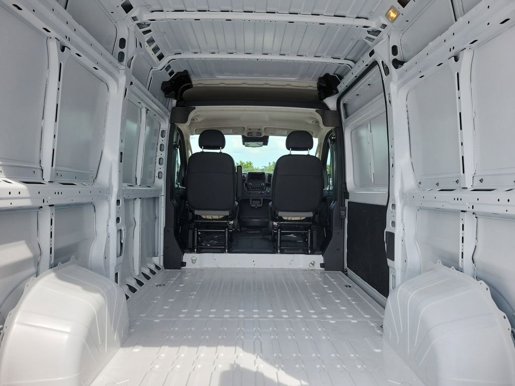 New 2026 Bright White Clear-Coat Exterior Paint RAM High Roof image 7