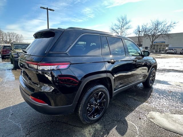 New 2026 Diamond Black Crystal Pearl-Coat Exterior Paint Jeep Altitude image 6