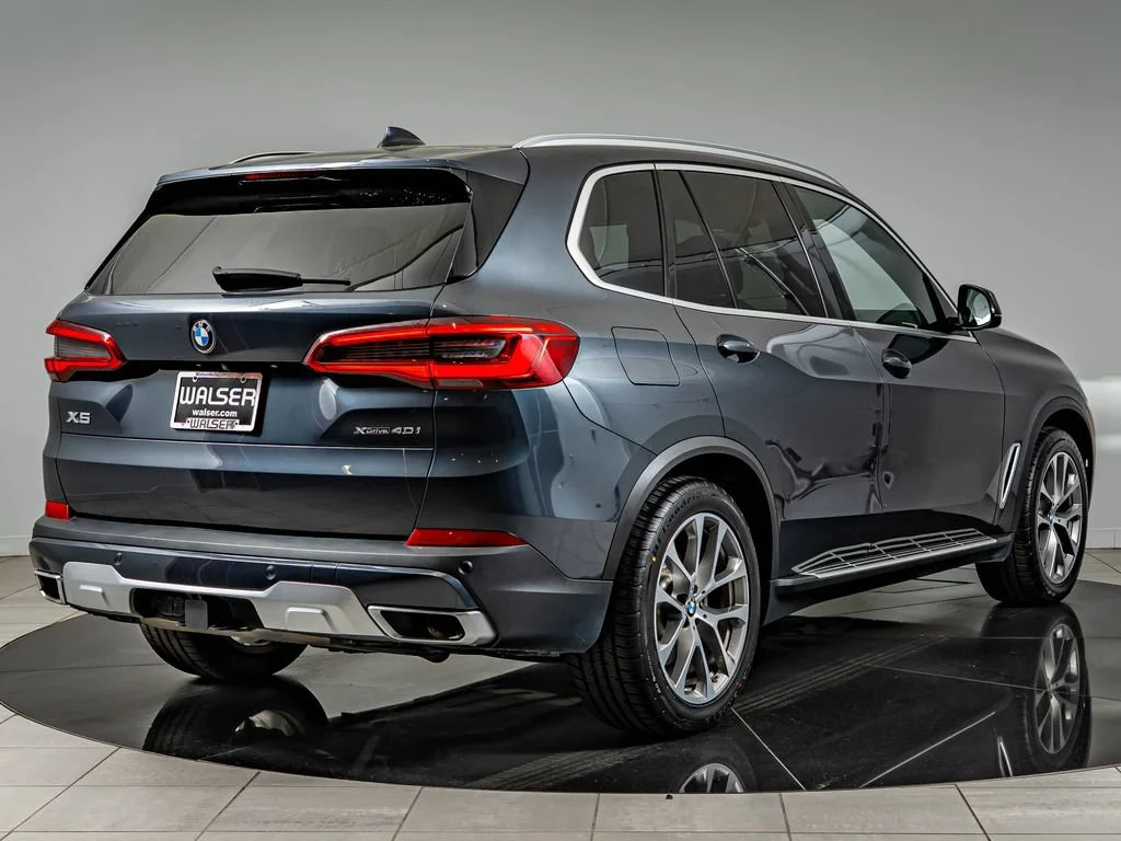 Used 2019 Arctic Gray Metallic BMW xDrive40i image 5