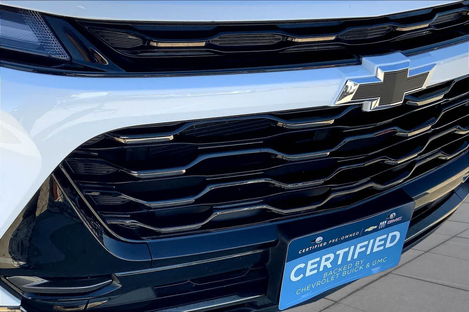 Used 2025 Summit White Chevrolet ACTIV image 29