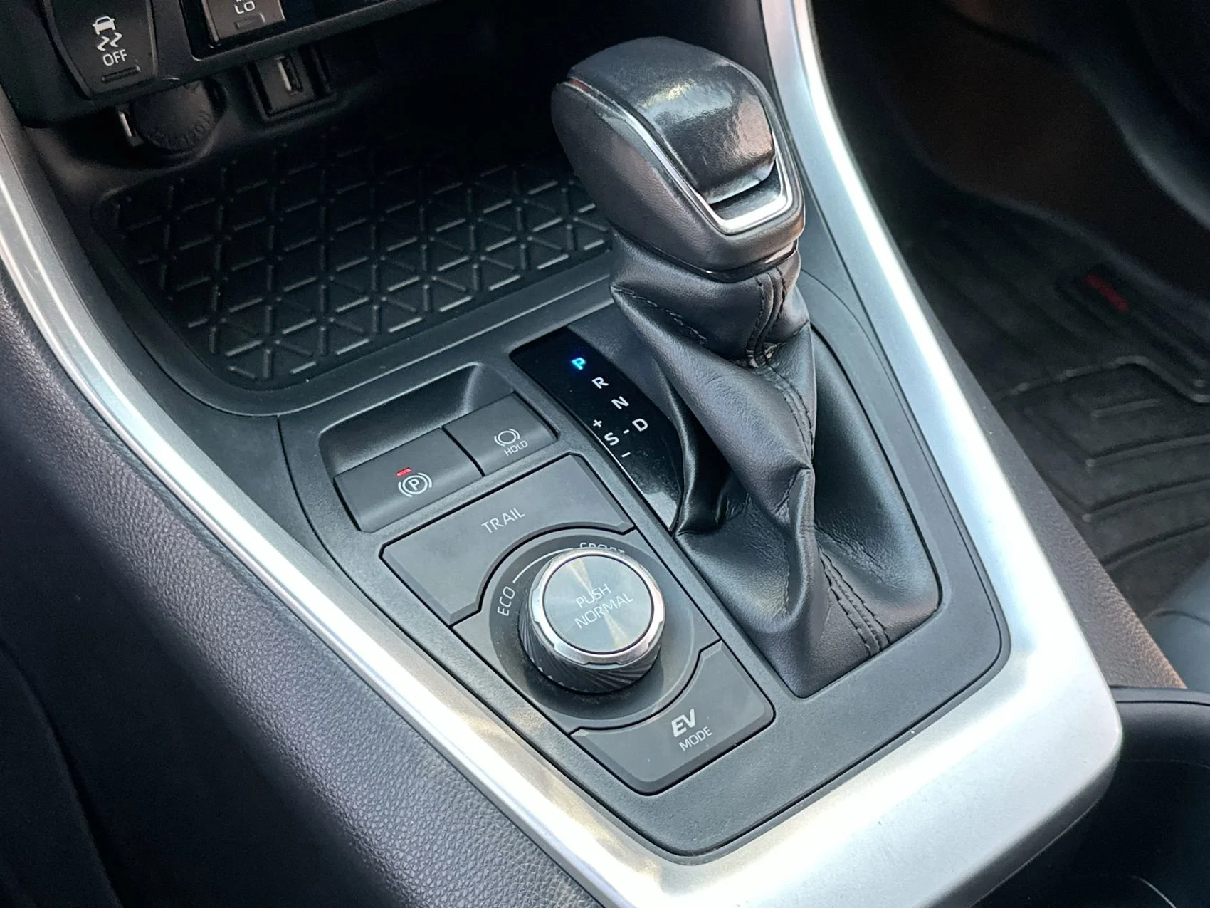 2022 Toyota RAV4 XSE - Photo 19