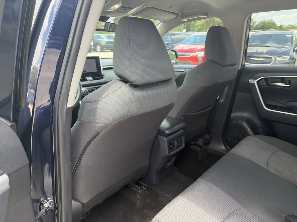 Used 2025  Toyota XLE image 28