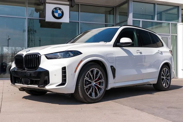 2026 BMW X5 xDrive50e's photo