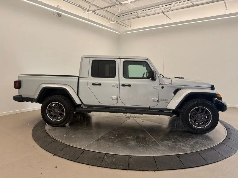 Used 2022 Silver Jeep Overland image 2