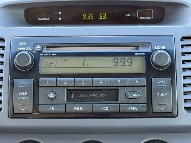 Used 2004 Silver Toyota LE image 21